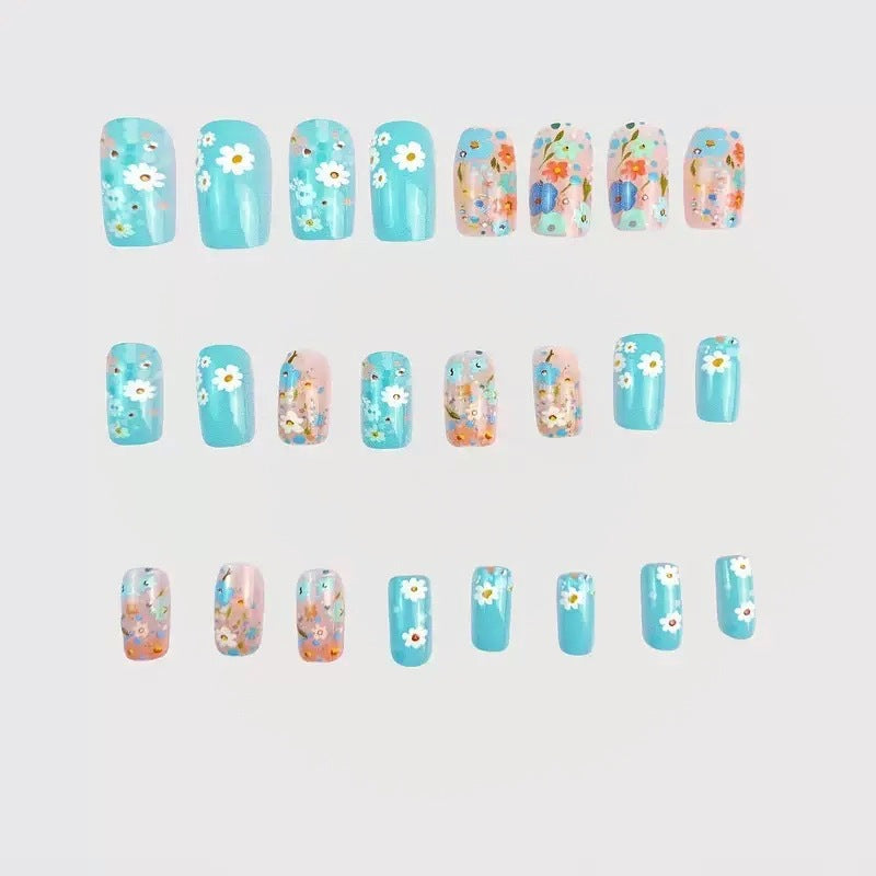 Nail set with floral 3D accents Kalsten