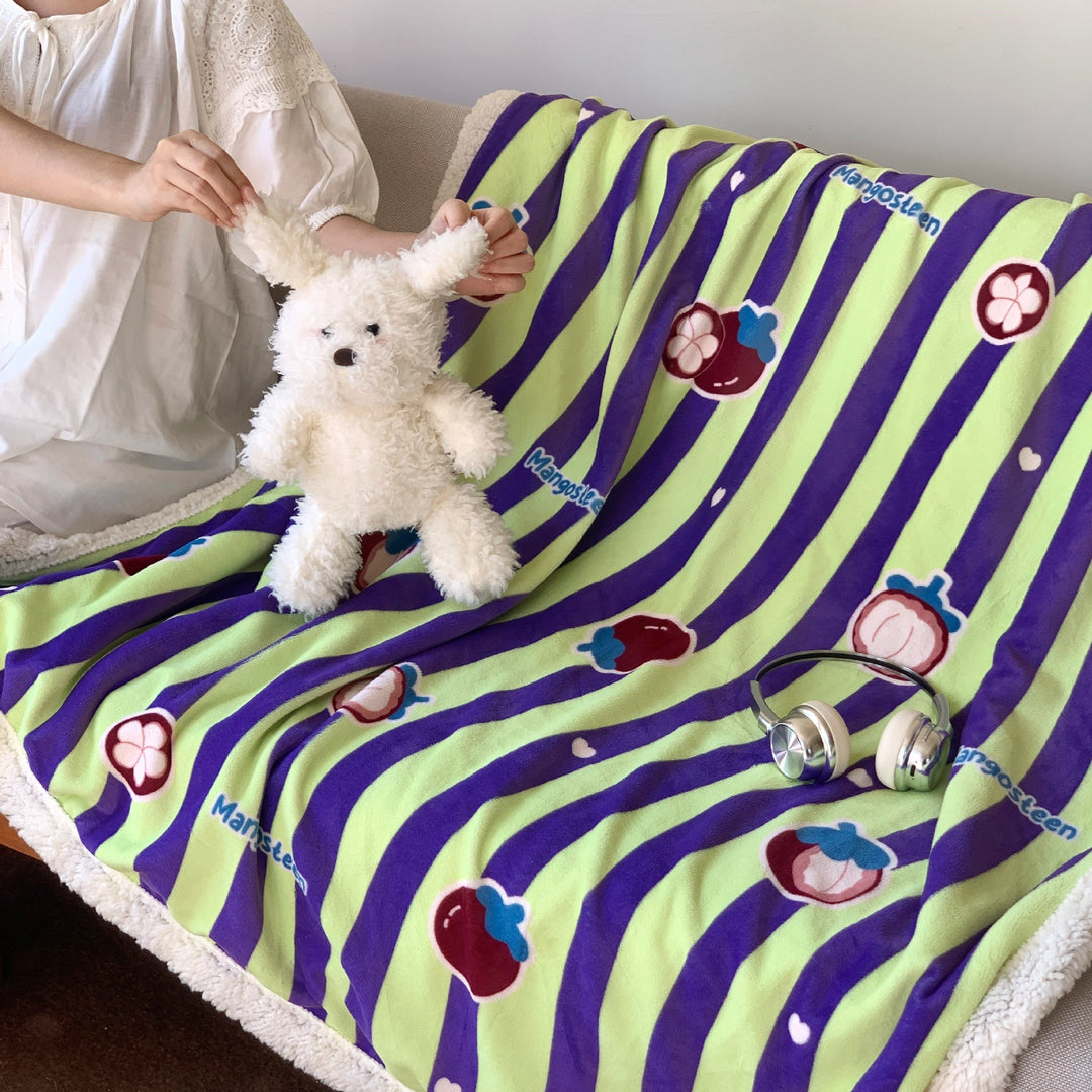 Reversible fleece blanket with cartoon cat design and teddy lining