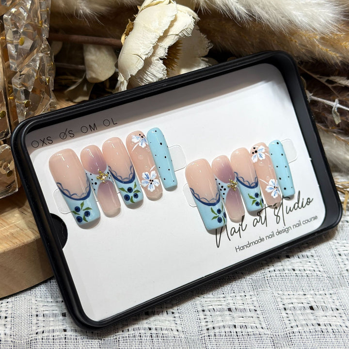 Artistic Press-On Nail Set with Floral and Geometric Design Kalsten