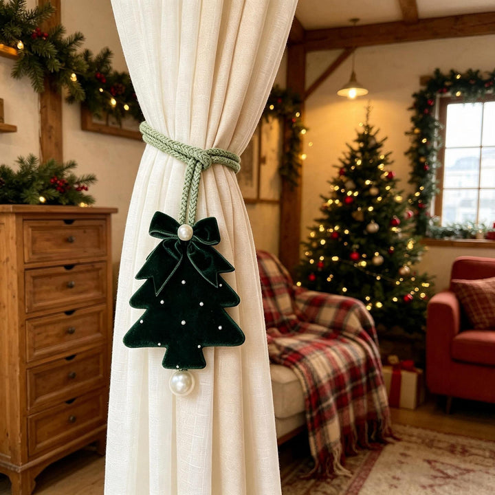 Charm pendant in Christmas tree design