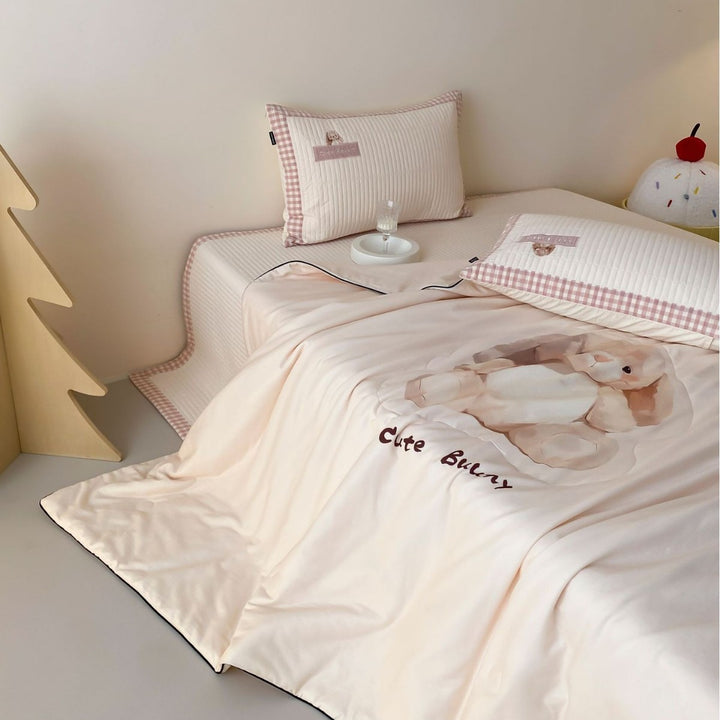 Children's bedding set with embroidered teddy bear and gingham trim