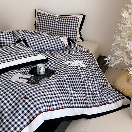 Bedding set in Vichy check with contrasting satin trim
