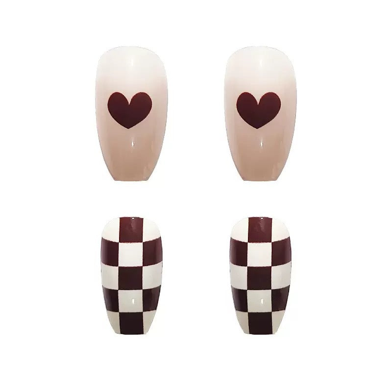 Artificiaal nail set with stylish and fashionable accents Kalsten