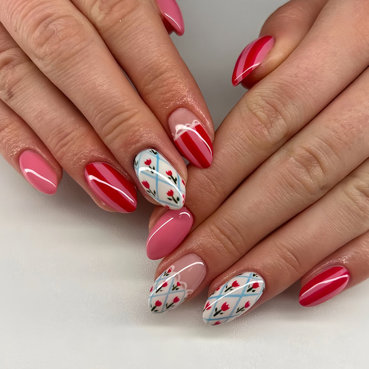 Artistic Floral Patterned Press-On Nail Art Set Kalsten