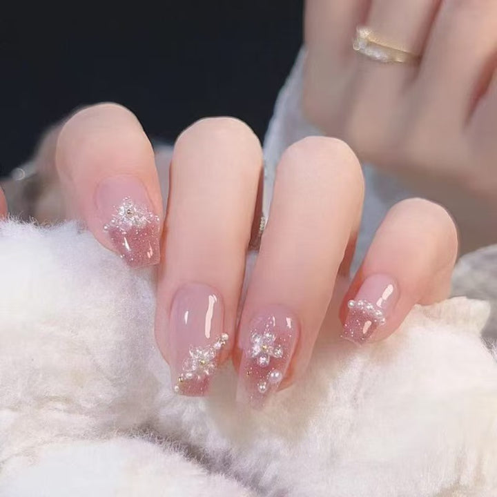 Artificial nails with floral accents Kalsten
