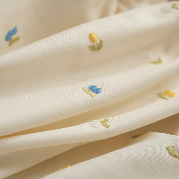 Square embroidered cushion cover made of cotton blend with frill edge Kalsten