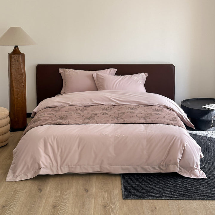 Luxurious bedding set made of cotton satin with floral embroidery