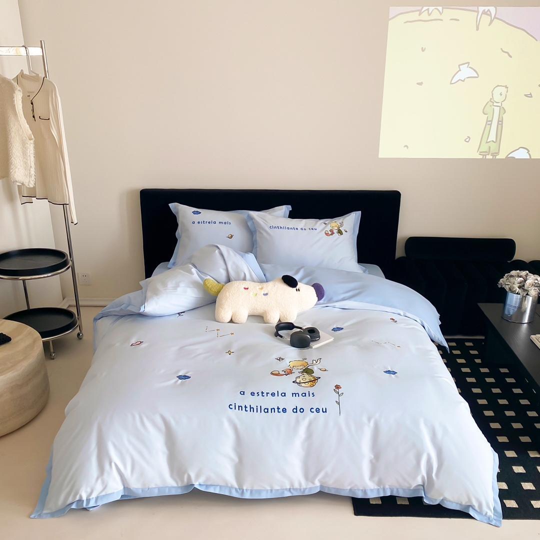 Children's bedding set made of cotton satin with loving illustrations and soft pillowcases