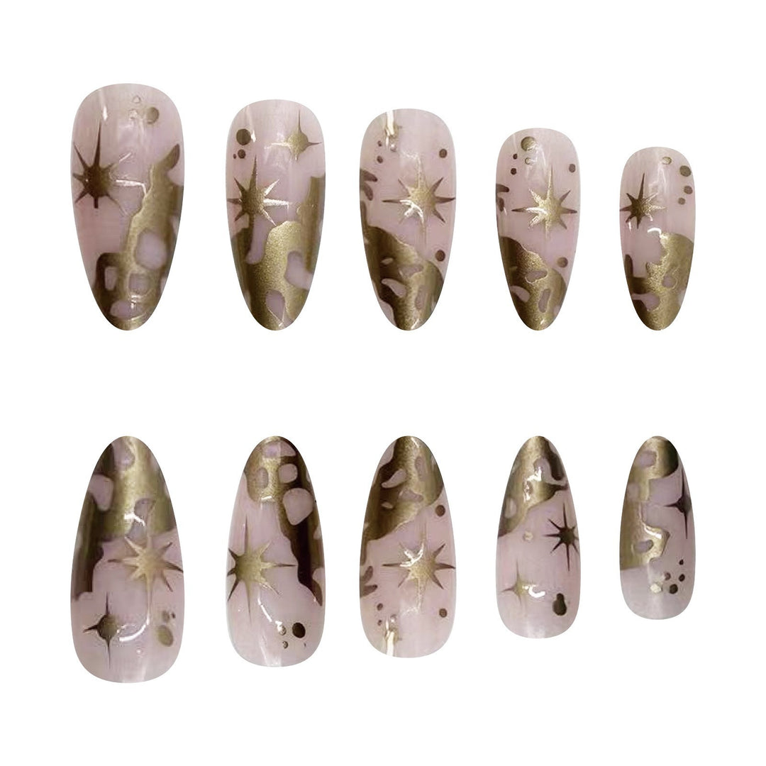 Trendy artificial nail tips with luxurious gold accents Kalsten
