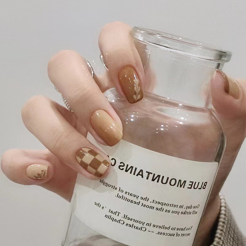 Artful nail art with modern patterns Kalsten