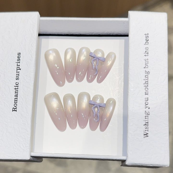 Artificial nails with romantic design and shimmering accents Kalsten