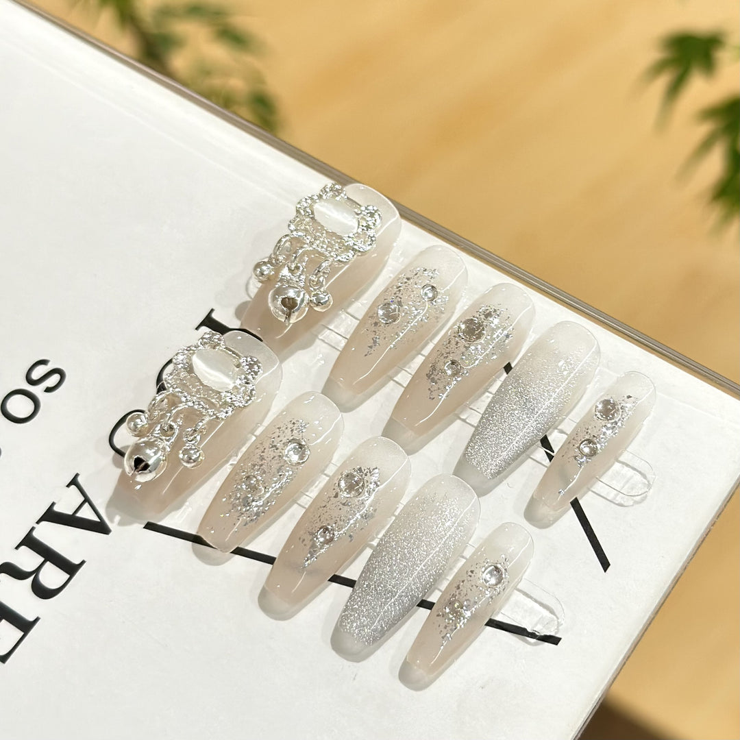 Glamorous Elegant Press-On Nail Set with Rhinestone Accents