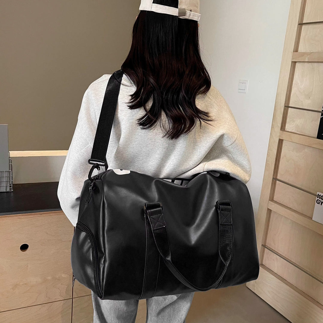 Sporty travel bag with robust design and adjustable shoulder strap Kalsten