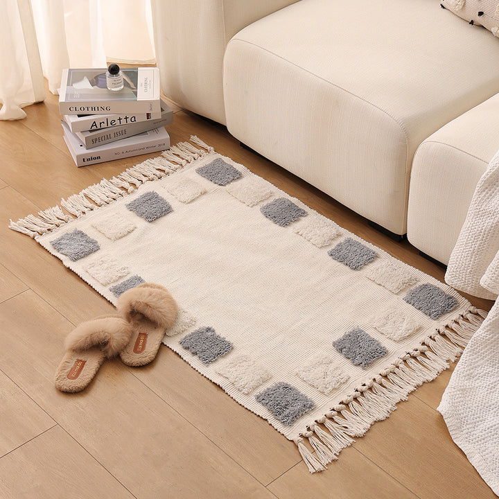 Woven rug in Boho-minimalist style with contrasted tufting and cotton fringes Kalsten