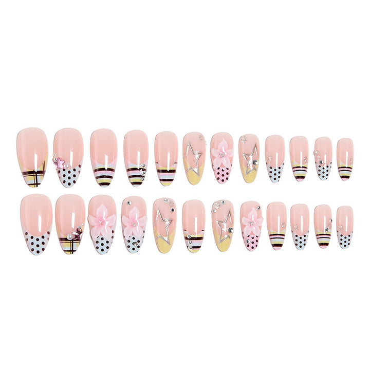 Artificial nail set with decadent floral and geometric design Kalsten