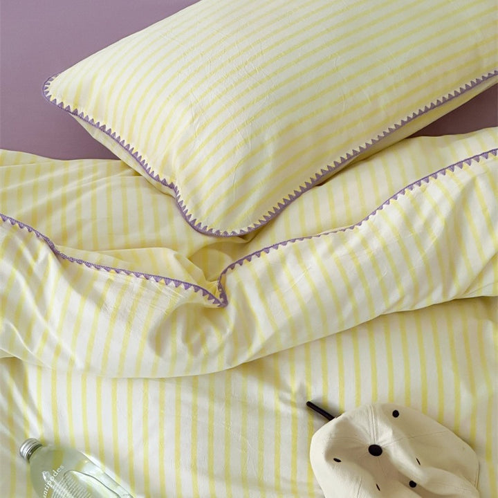 Striped cotton percale bedding set with contrasting decorative piping