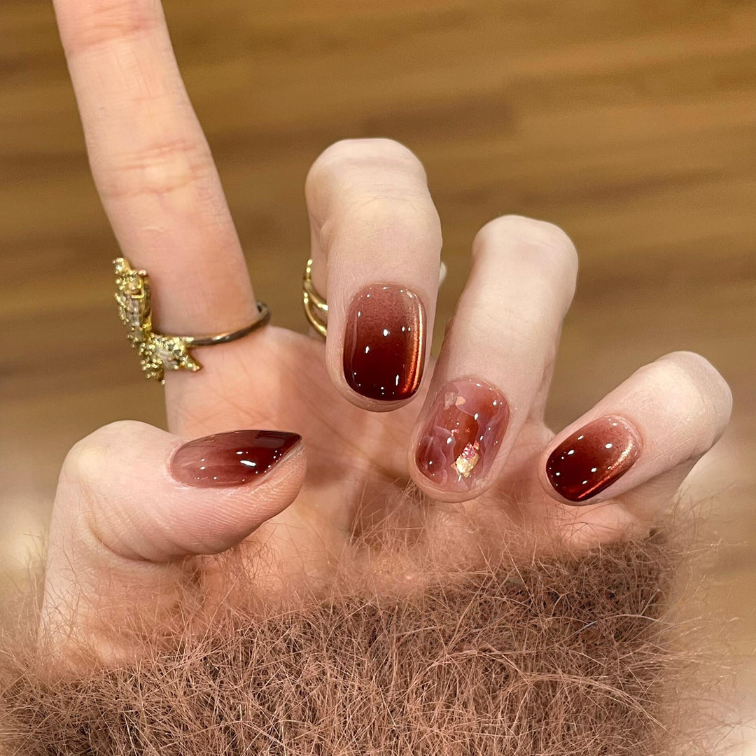 Artificial nails with elegant gradient and golden accents Kalsten
