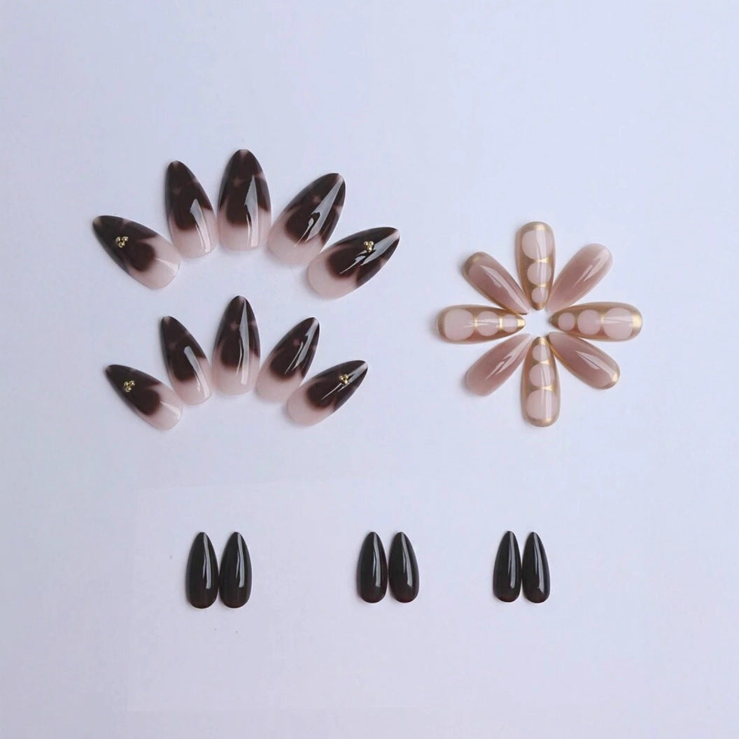 Artificial nail set with elegant ombre design and gold embellishments Kalsten