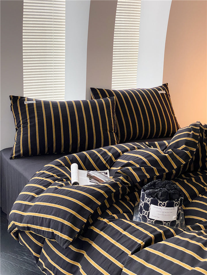 Striped cotton bedding set in percale quality with light quilting
