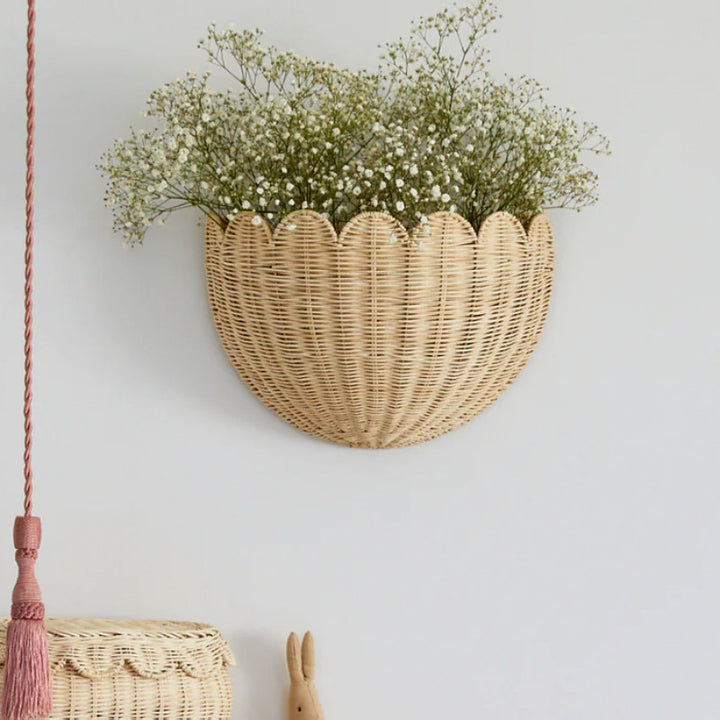 Wall basket in elegant shell design Kalsten