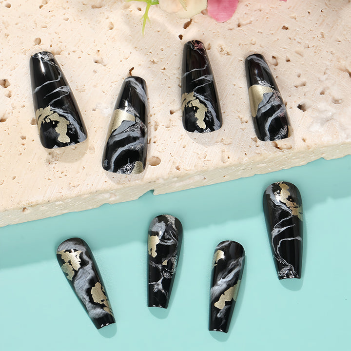 Artificial nails in elegant marble and gold design Kalsten