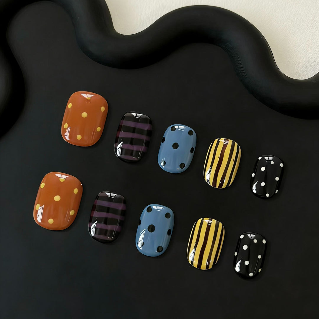 Artistic Cat-Themed Press-On Nail Art Set Kalsten
