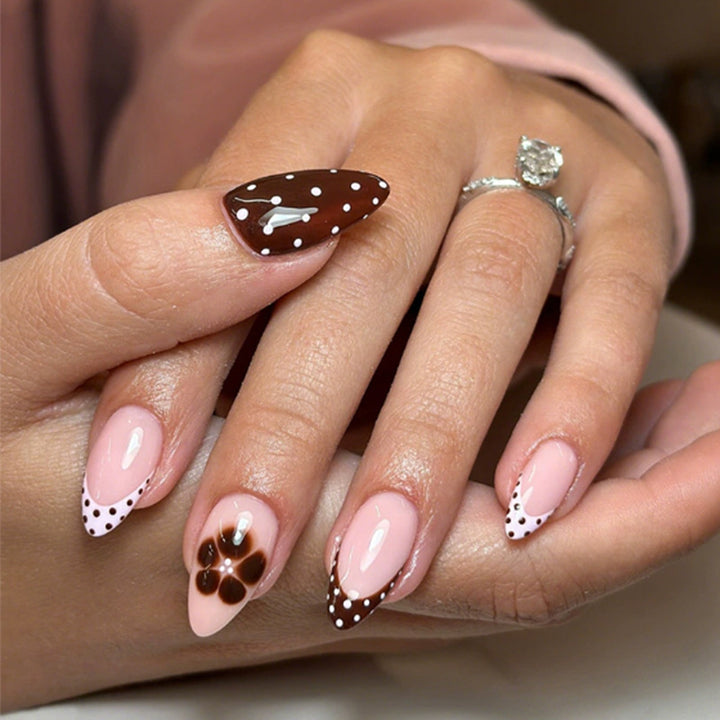 Artificial nail set with sweet chocolate and flower designs Kalsten