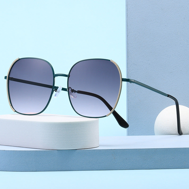 Ladies oversized sunglasses with protective UV protection and elegant metal frame Kalsten