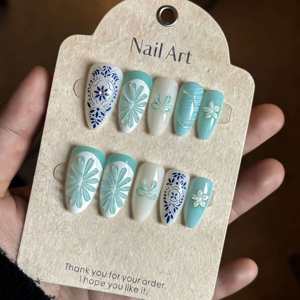 Elegant Floral-Design Press-On Nail Set Kalsten