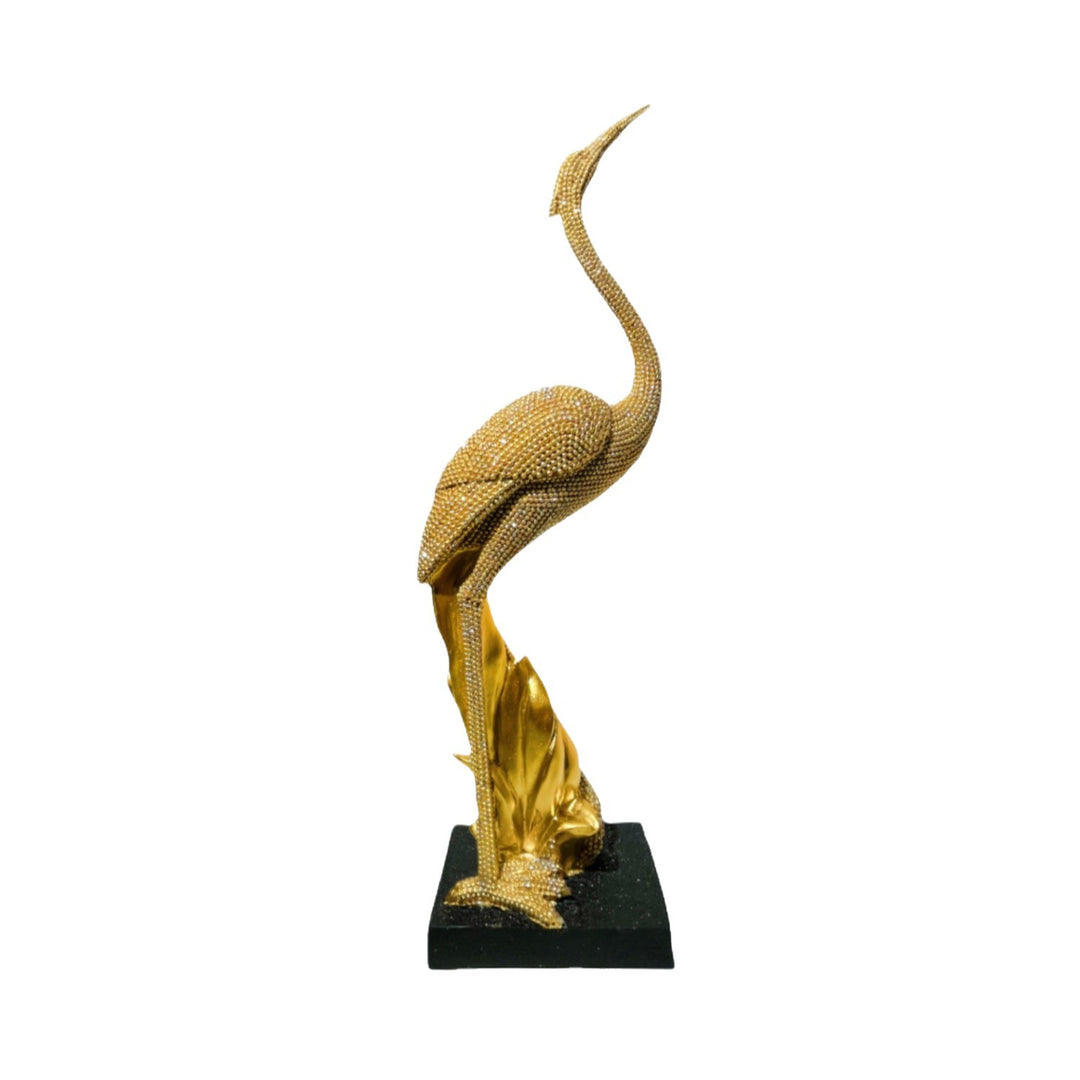 Shiny parrot figure on tree stump Kalsten