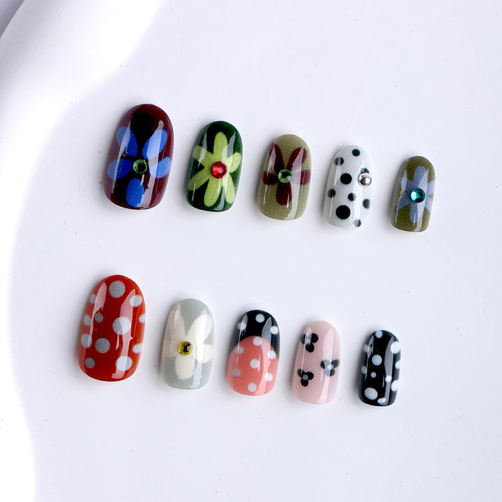 Artful Nail Art with Floral Designs Kalsten