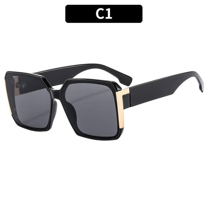 Retro-Inspired Oversized Square Sunglasses