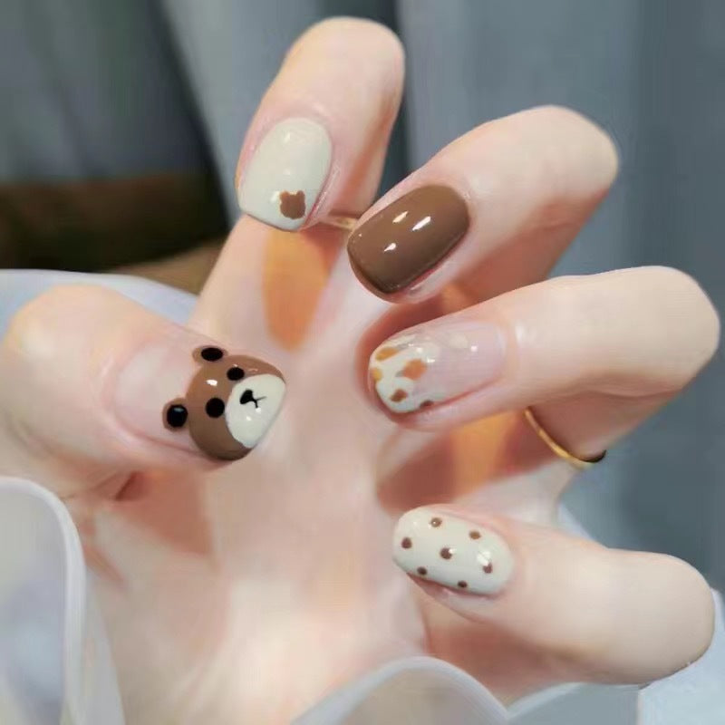 Creative nail art with bear motifs Kalsten