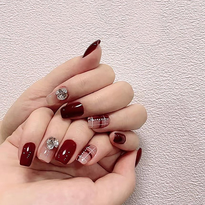 Artificial nail set with elegant, shimmering design and creative accents Kalsten