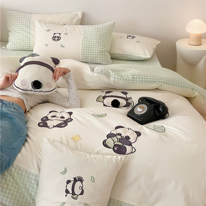 Bedding set made of cotton satin with embroidered panda motifs and checkered reversible option