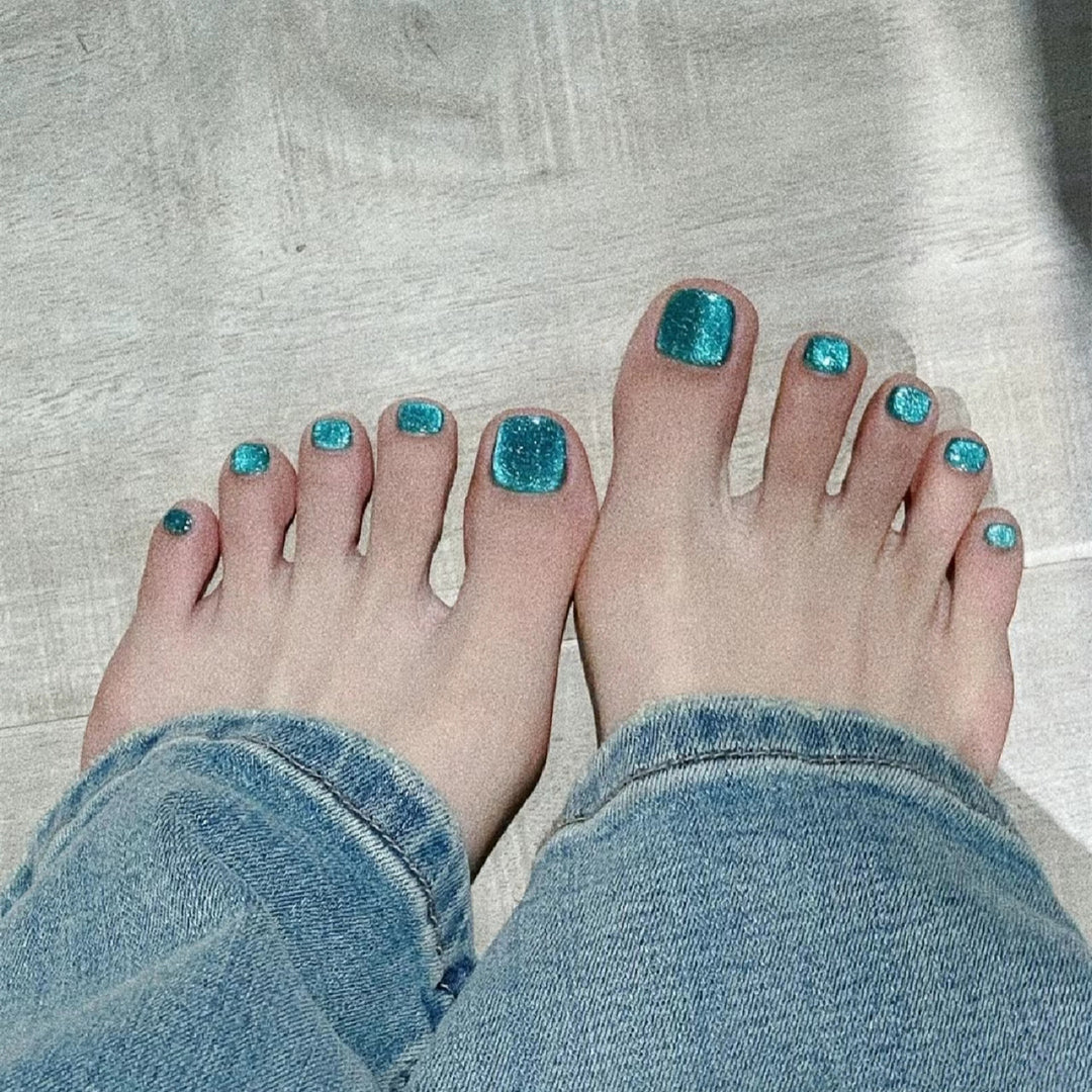 Glamorous Glittery Press-On Toenail Art Kalsten