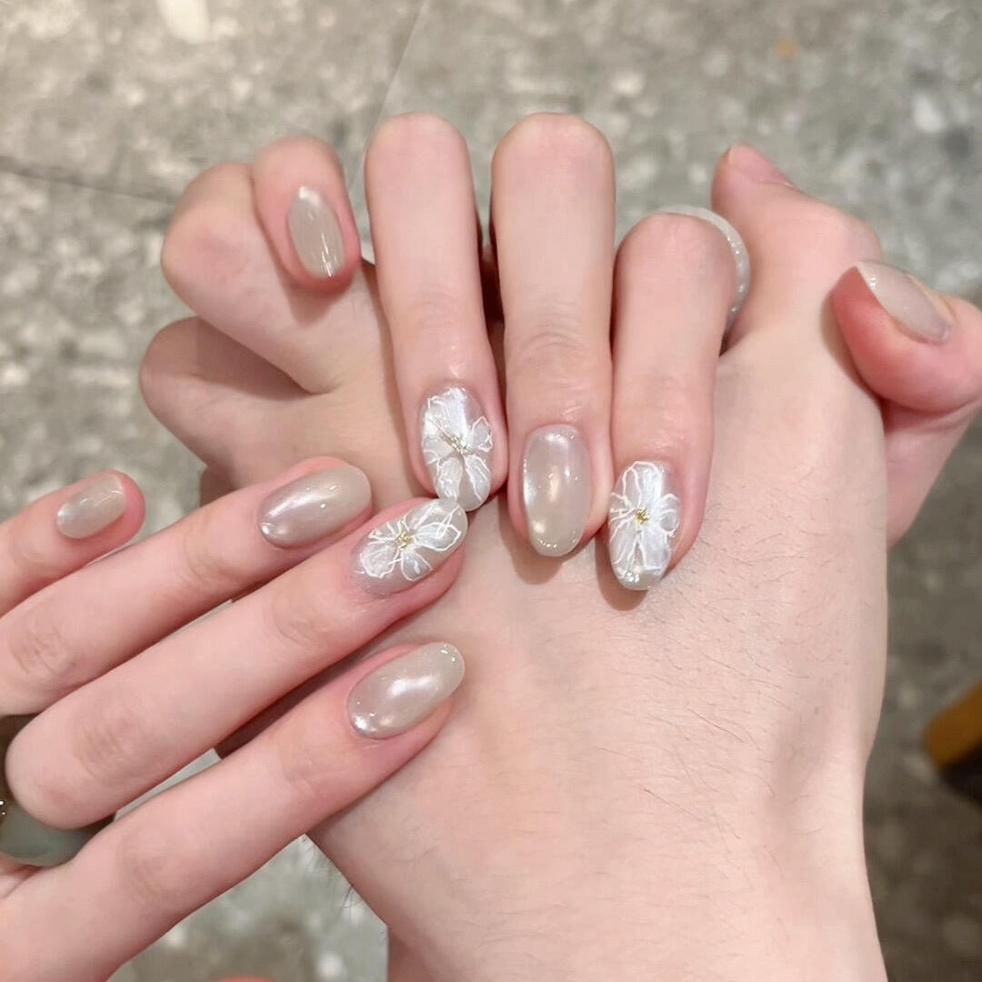 Artificial nails with delicate flower design Kalsten