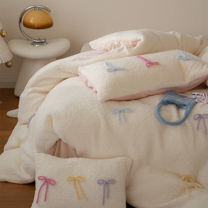 Reversible teddy fleece bedding set with 3D bow appliqués and heart decorative pillow