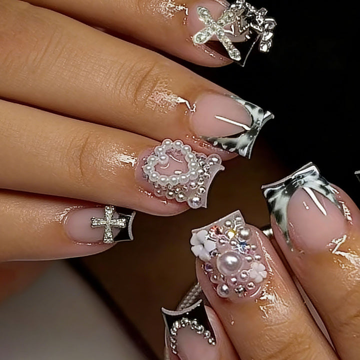 Elegant Artificial Nail Tips with Gold Accents Kalsten