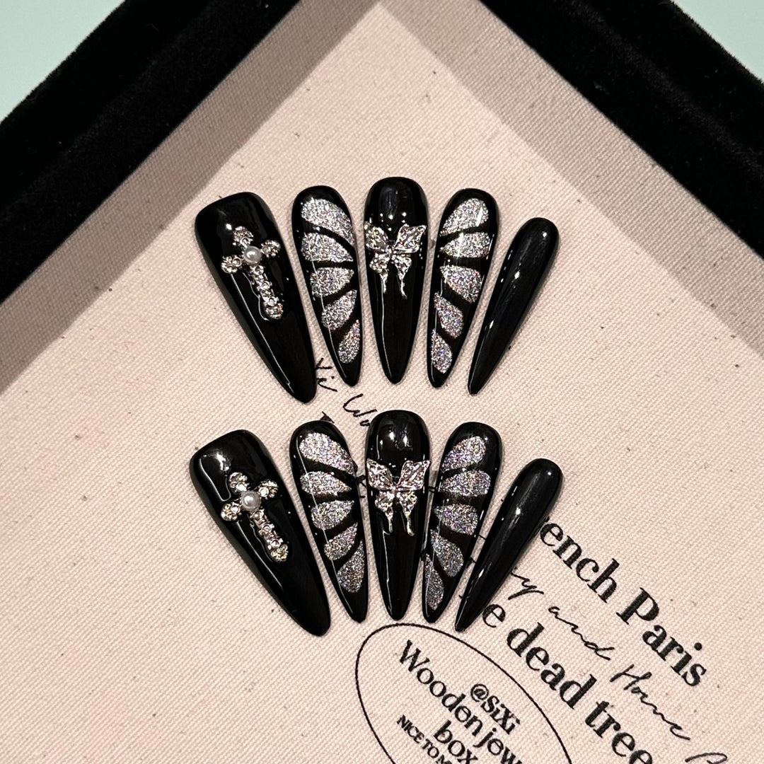 Artistic Gothic-Inspired Press-On Nail Set