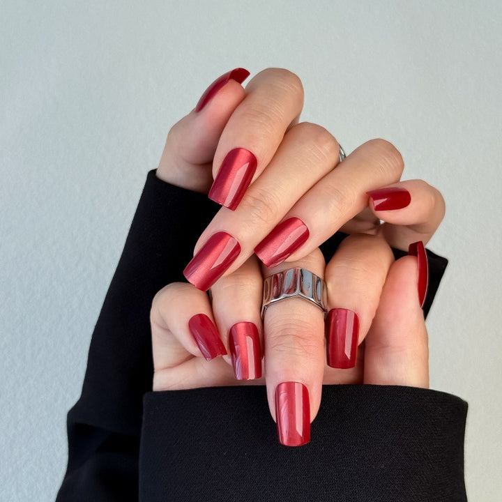 High-gloss artificial nails with modern design Kalsten
