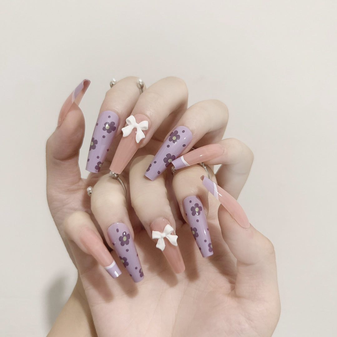 Artful Nail Extensions in Floral Design Kalsten