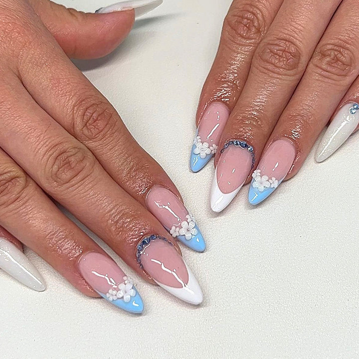 Artificial nails with floral accents and gradient Kalsten