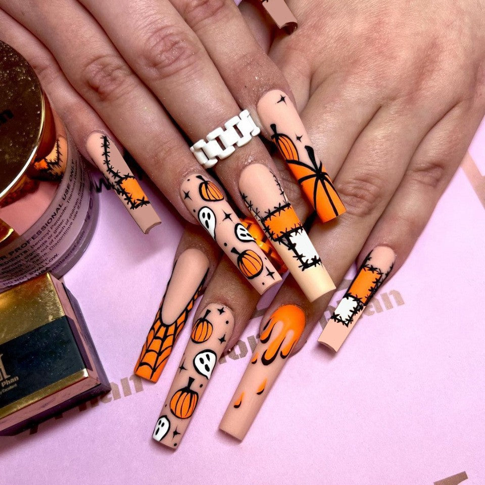 Holiday-Themed Press-On Nail Art Kalsten