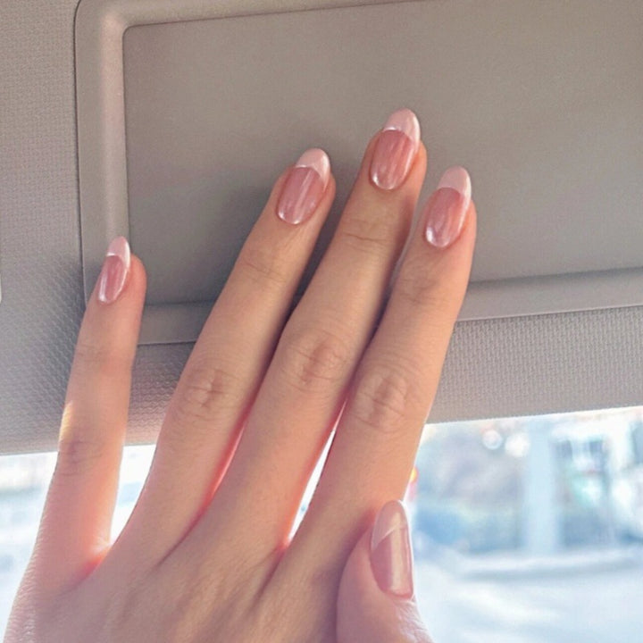 Artificial nails with elegant French tips Kalsten