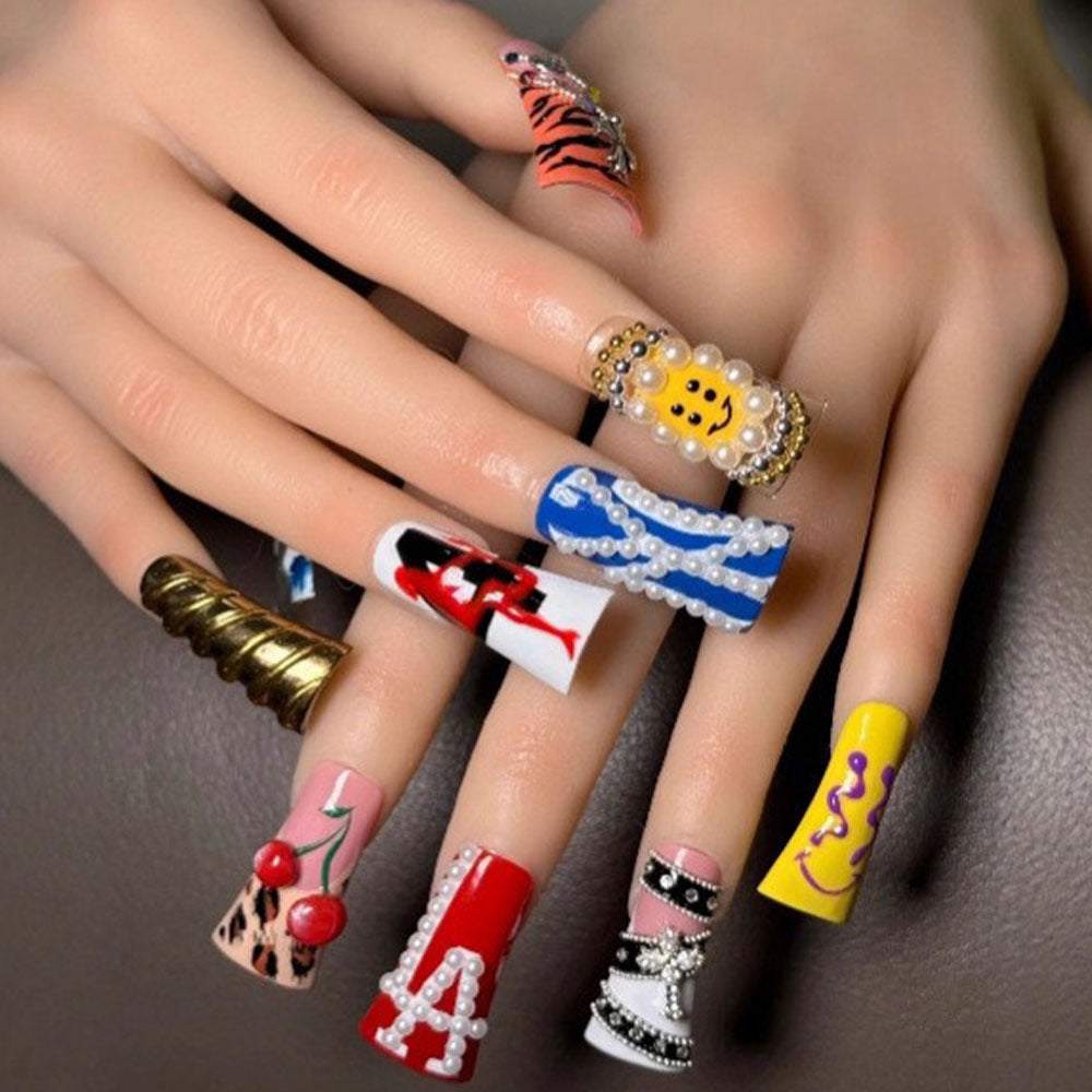 Artificial nails with extravagant designs Kalsten