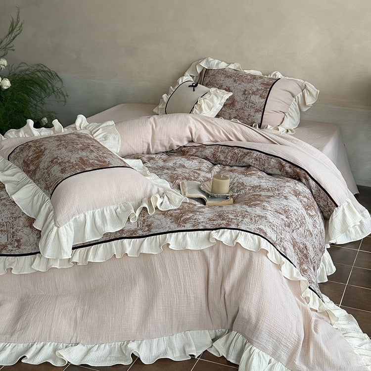Bedding set made of cotton gauze with lush ruffle, velvet applique, and contrast piping