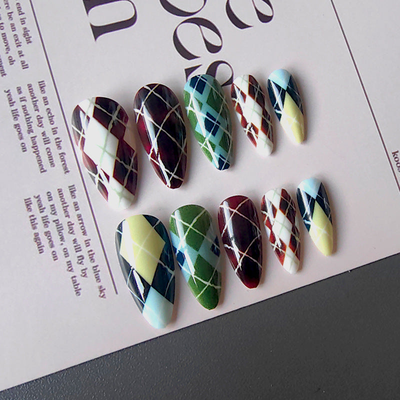 Artificial nails in elegant check pattern Kalsten