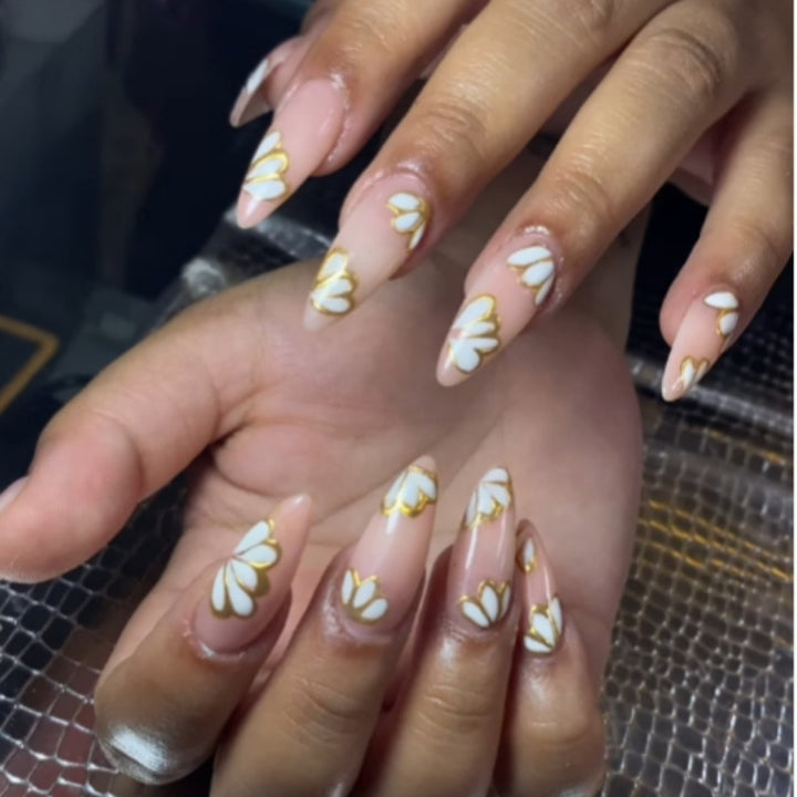 Elegant Floral-accented Press-On Nail Set Kalsten