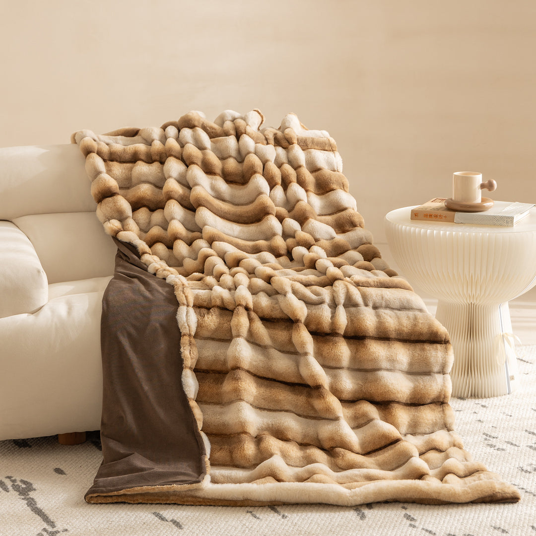 Luxurious cozy faux fur blanket with quilted relief pattern Kalsten